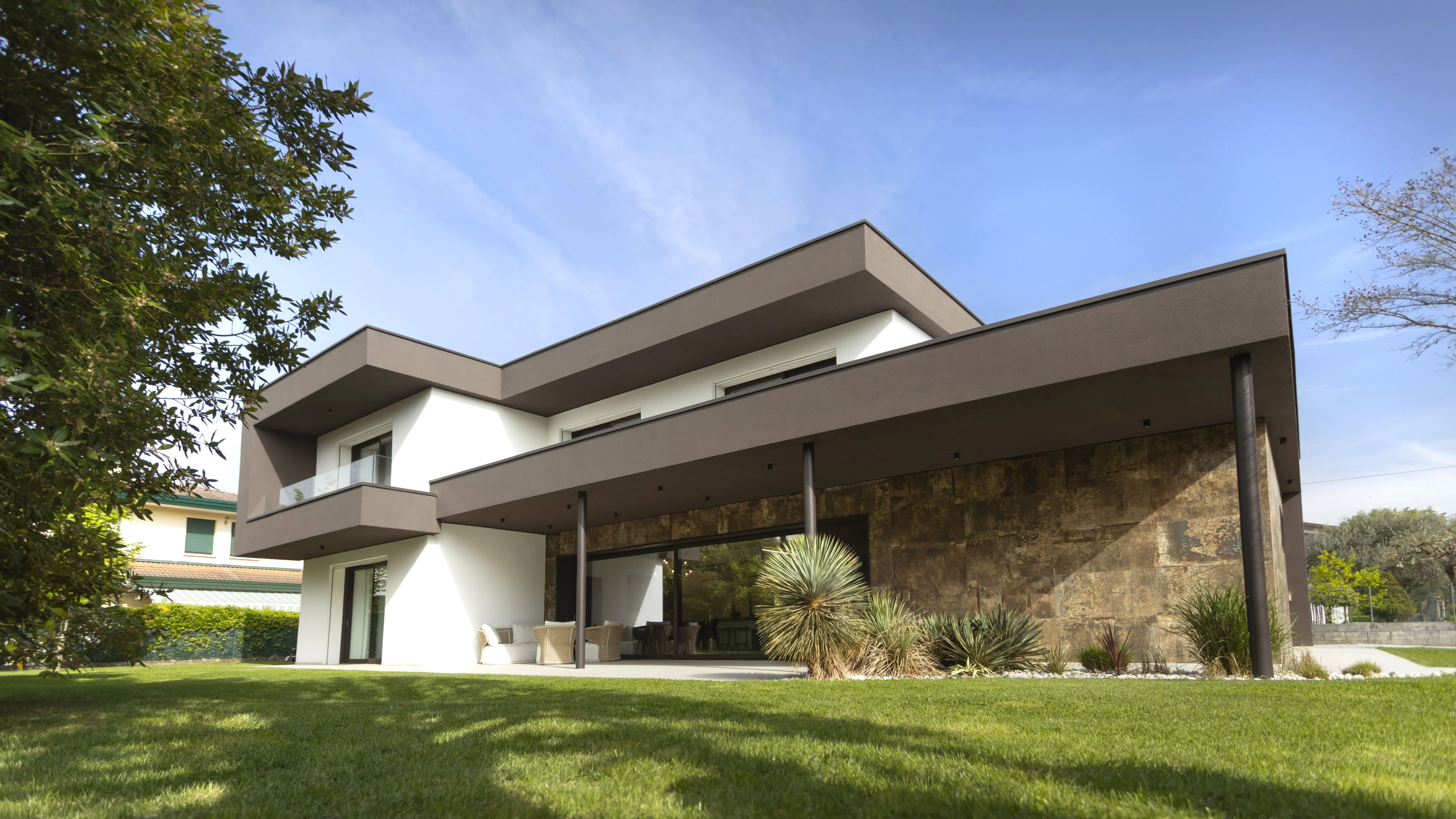 Casa MT, Mira